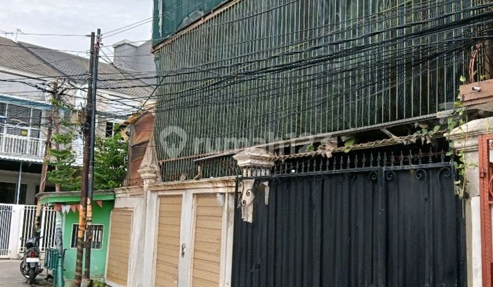 Rumah 3 Lt Di Hoek Dalm Komplek Duri Kepa 2