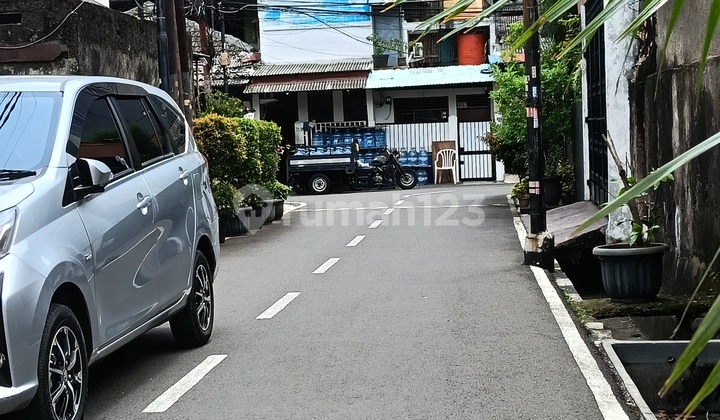 Di Rumah Lama di Hoek Gelong Baru Tomang 2