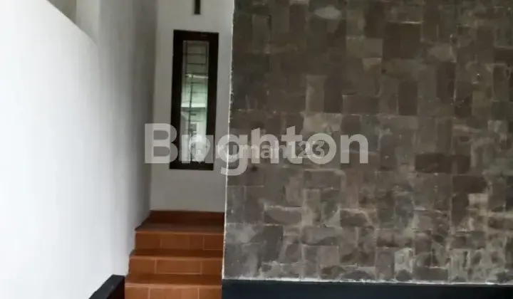 Rumah Bagus Unfurnished SHM di Bunga Bunga, Malang 2