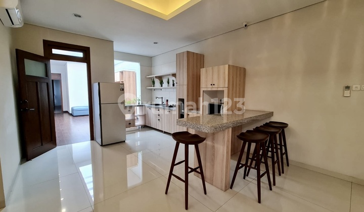 For Rent House in Menteng, Central Jakarta, 5 Bedrooms, Good Condition 2