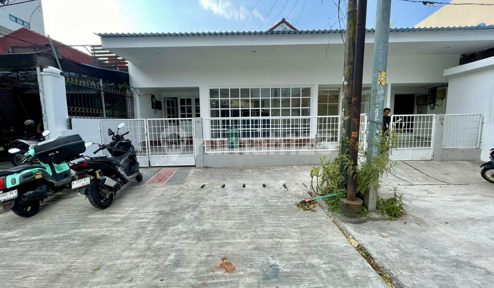 Sewa Ruang Usah Area Gandaria Jakarta Selatan Hadap Jalan Raya Sewa Ruang Usah Area Gandaria Jakarta Selatan Hadap Jalan Raya