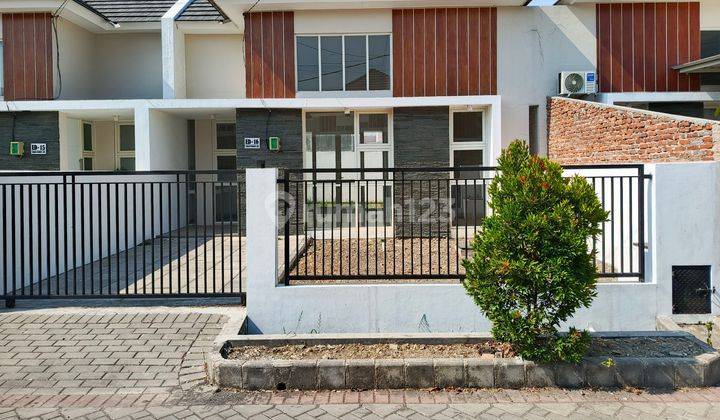 Rumah Dengan Luas Super Jumbo Lokasi Geluran Sepanjan 5 Mnt Ke Sby Di Jalan Taman Pondok Jati Rumah Baru Selatan Shm 1