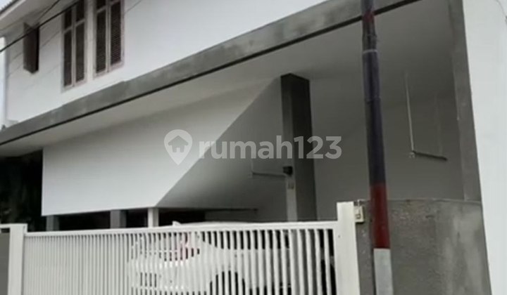 Rumah Hook 2,5 lt Desain Arsitek Ternama di Pulomas Jakarta Timur 2