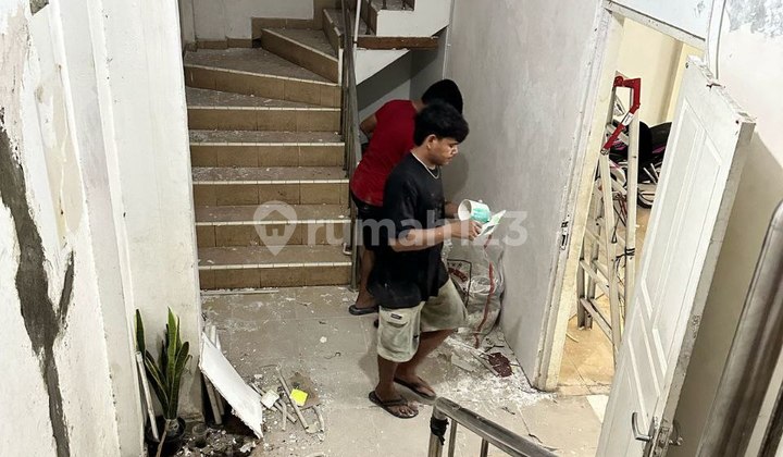 RUKO GANDENG EX ALFAMART 2 LT DI PONDOK KELAPA JAKARTA TIMUR 2