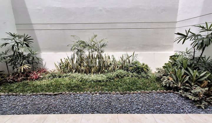 Comfortable, Strategic Luxury House Near Toll Gate 2