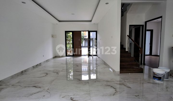 Comfortable, Strategic Luxury House Near Toll Gate 1