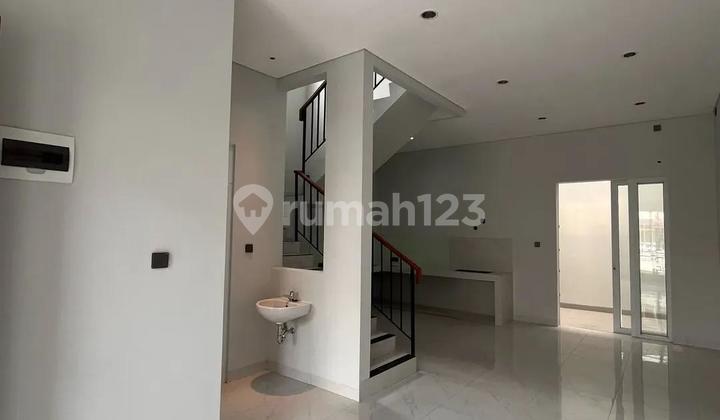 For Sale New House in Gading Serpong Sector 8b, Beautiful and Ready to Occupy in New Condition 2