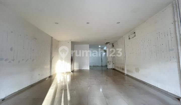 For Rent Shop House Suitable for Business in Jembatan Lima Raya, West Jakarta
