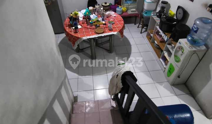Di Sewakan Rumah Semi Furnished di Tomang 2