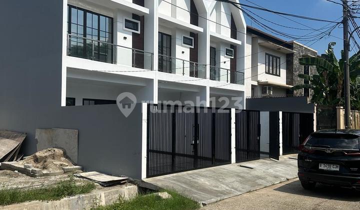 Di Jual Rumah Baru Model Skandinavia Sisa 2 Unit. MERUYA UTARA JAKBAR 2