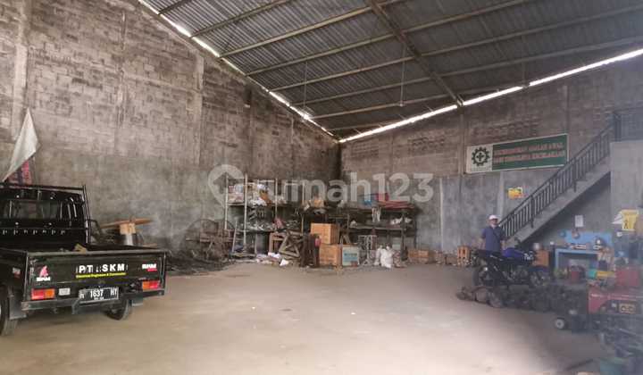 Spacious, Ready-to-Use Warehouse in Ngaliyan 1