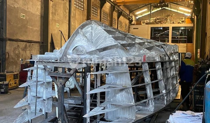 Gudang Galangan Kapal Strategis Siap Pakai di Sidoarjo