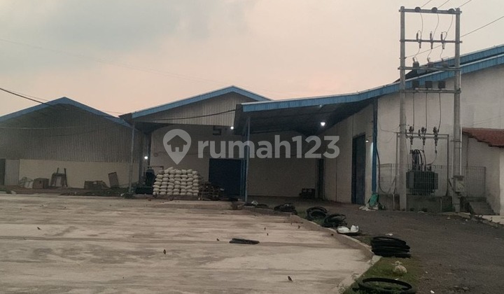 Ready-to-Use Spacious Strategic Warehouse, Suitable for Business in Demak Ready-to-Use Spacious Strategic Warehouse, Suitable for Business in Demak