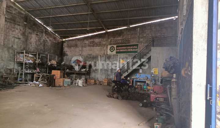 Spacious, Ready-to-Use Warehouse in Ngaliyan 2