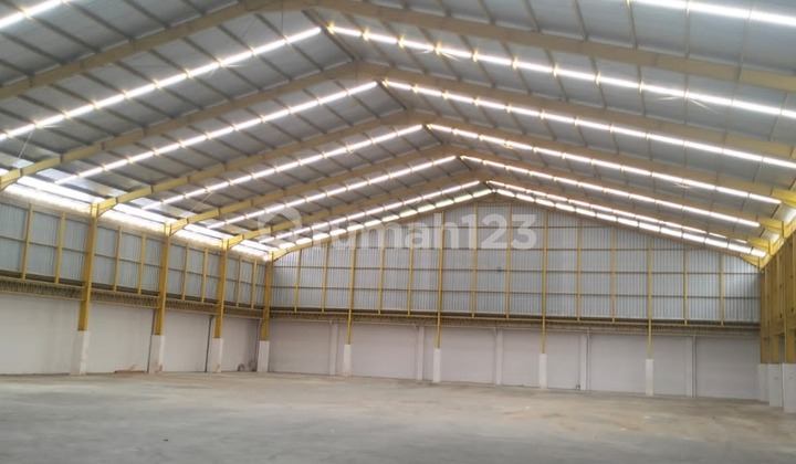 Gudang Premium Siap Pakai untuk Usaha di Woltermonginsidi 1