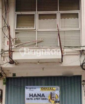 Ruko RAPI Terawat  3,5 Lantai Siap Usaha di area ramai kuliner, kantor dan perumahan GreenVille Taman Ratu Sun Rise Kedoya 1