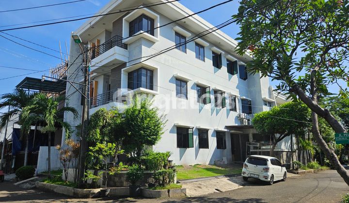 Rumah Hunian posisi Hoek hadap Timur Dan Selatan Jual/Sewa di Lokasi Premium KELAPA GADING PERMAI 