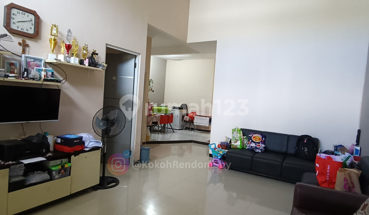 7 Minutes to Pakuwon City Mall, Move-in Ready House Under 1.6m Negotiable Until Deal