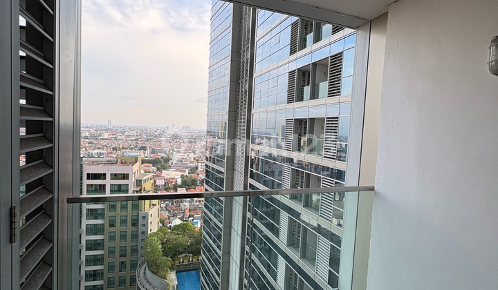 Cheap One Icon 3 Bedroom Rental Central Surabaya Apartment