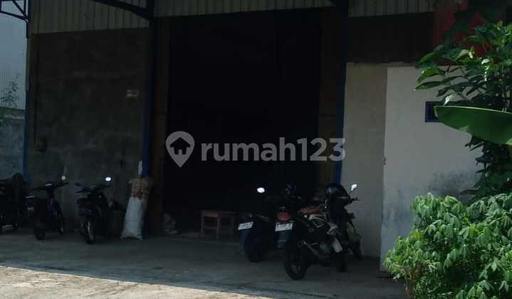 For sale: 3 warehouses in 1 location in Patikraja, Banyumas.