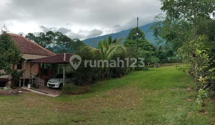 For sale, well-maintained pavilion house and garden in Baturaden.