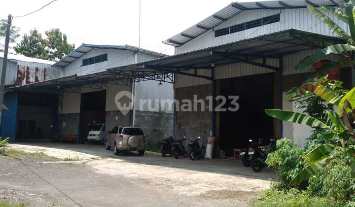 For sale: 3 warehouses in 1 location in Patikraja, Banyumas.
