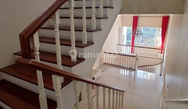 Rumah Bagus di Taman Grisenda Pik, Jakarta Utara Dengan Pool 2