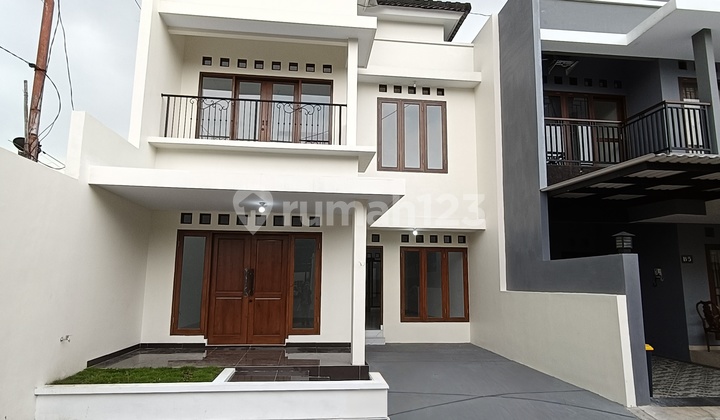 Rumah Bagus Baru Gress Strategis Di Cluster Tengah Kota Solo  1