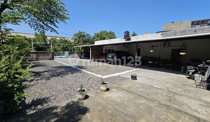 Nice, Spacious, Ready-to-Occupy House in Banjarsari, Solo 2