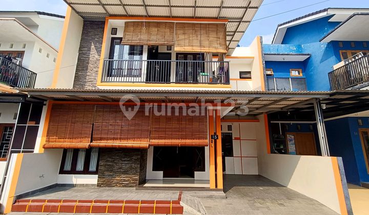 Rumah Bagus 2 Lantai Full Furnish Di Perumahan Gentan Solo