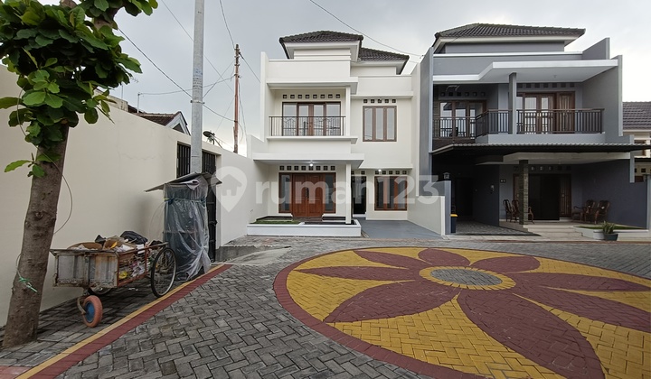 Rumah Bagus Baru Gress Strategis Di Cluster Tengah Kota Solo  2