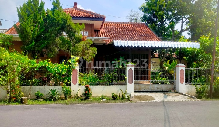 Rumah Bagus Etnik Asri Nyaman Furnished Di Colomadu Solo 1