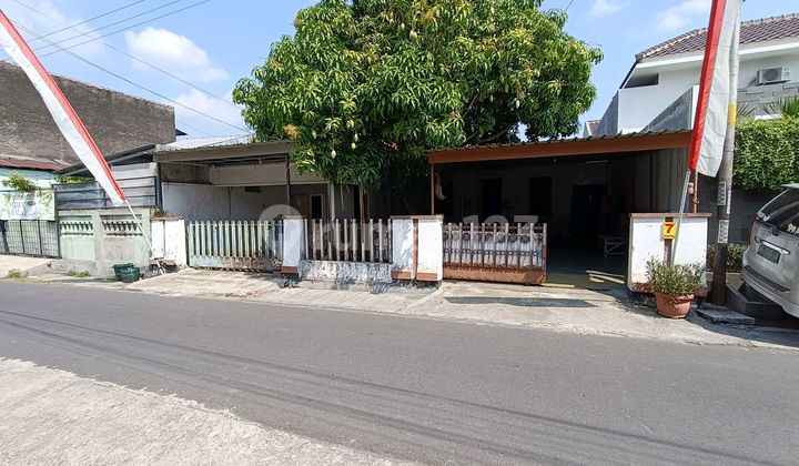 Rumah Hitung Tanah Di Sumber Banjarsari Dekat Jalan Raya Solo