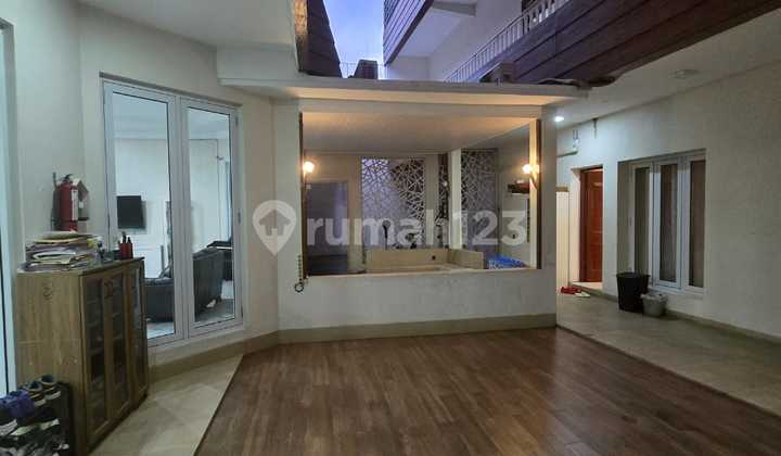 Rumah Mewah Kolam Renang Di Lojiwetan Dekat Balaikota Solo 2