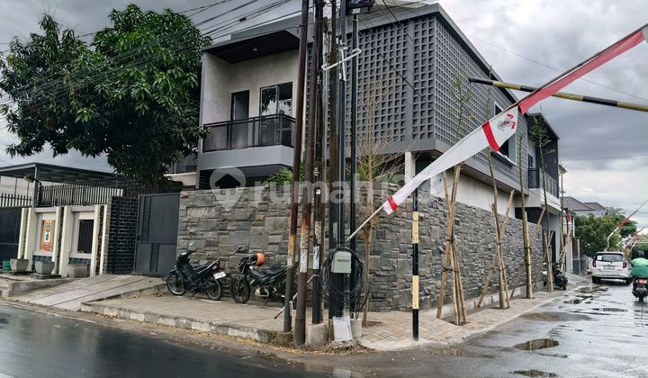 New House with Swimming Pool in Sumber, Near Manahan, Solo. 2