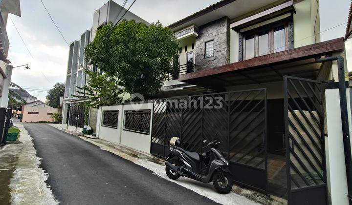 Rumah Bagus 2 Lantai Dgn Perabotan Di Sumber Banjarsari Solo 2