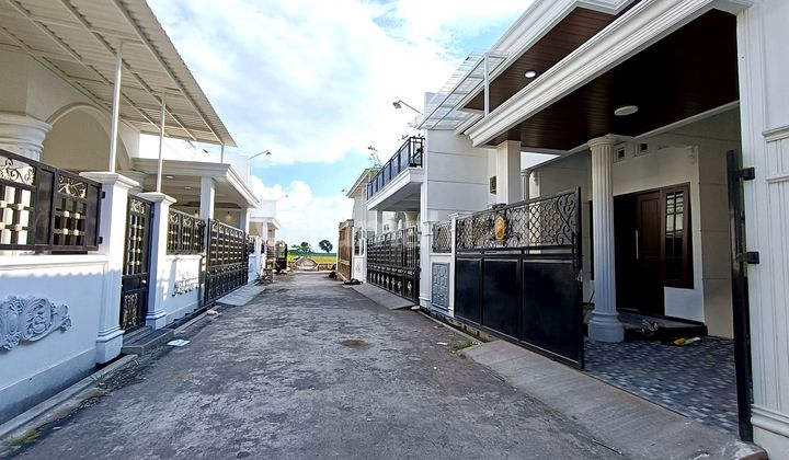 Nice New Fresh House In Gentan Raya Solo