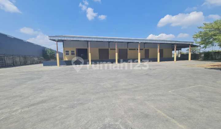 Strategic Warehouse Container Access Near Solo Airport Toll Road Strategic Warehouse Container Access Near Solo Airport Toll Road