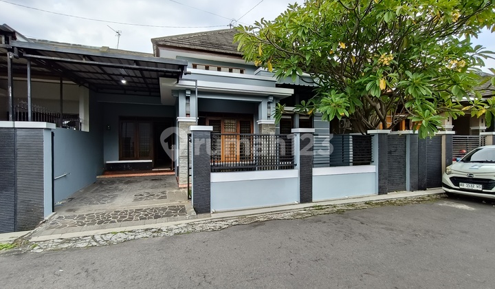 Rumah Bagus Siap Pakai di Perumahan Fajar Indah Colomadu Solo