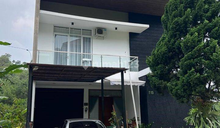 Dijual Cepat Rumah Kontemporer 3 Lantai SHM View Bagus di Dago Resort, Bandung 1