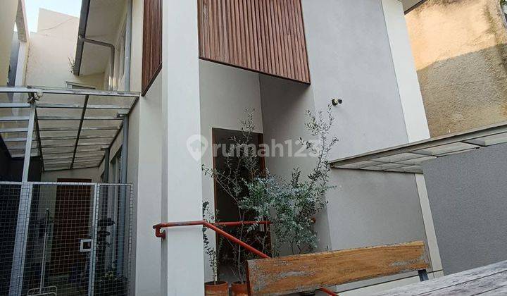 Rumah 2 Lantai Semi Kontemporer Full Furnished SHM di Geger Kalong, Bandung 2