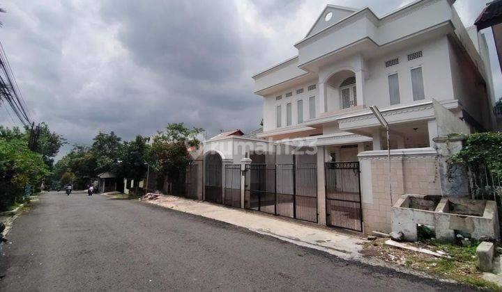 Rumah 3 Lantai Baru Semi Furnished SHM di Cigadung, Bandung 2