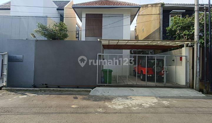 Rumah 2 Lantai Semi Kontemporer Full Furnished SHM di Geger Kalong, Bandung 1