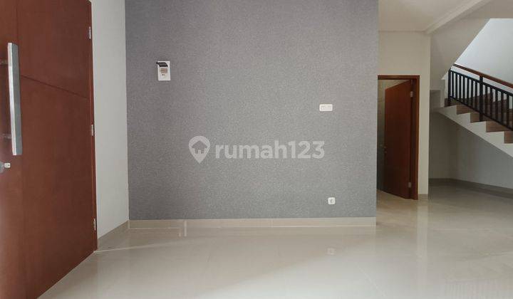 Rumah 2 Lantai Baru SHM di Disayap Bkr Kota Bandung