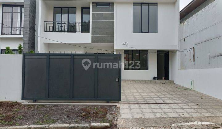 Rumah 2 Lantai Baru Unfurnished SHM di Setiabudi, Bandung 1