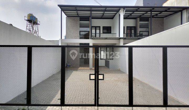 Rumah 4 Lantai Baru Unfurnished SHM di Sayap Surya Soemantri Dekat Maranatha, Bandung 1