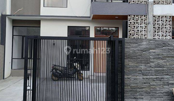 Rumah Baru Modern 2 Lantai SHM di Turangga, Bandung