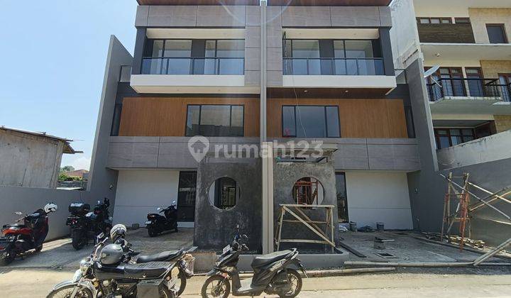 Kav 162 Rumah Baru 3 Lantai Modern di Kawasan Exclusive Setra Duta Bandung 1