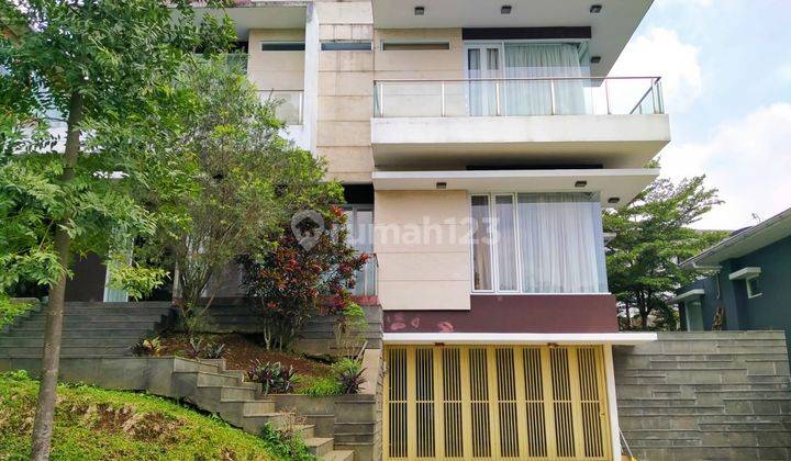 Rumah 3 Lantai Full Furnished SHM di Dago Resort Bandung 2