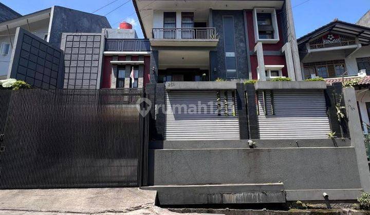 Rumah 2 Lantai Bagus SHM di Cigadung, Bandung 1